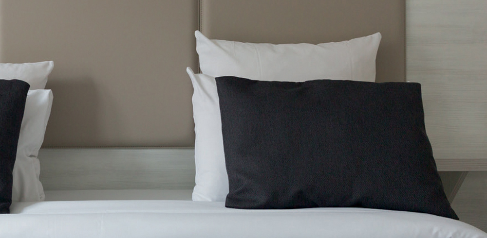 Linge de lit hôtel draps oreillers et coussins